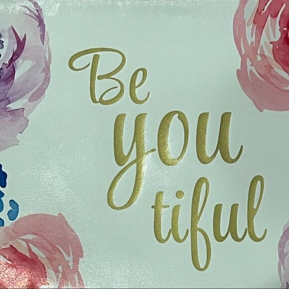 Macy’s Cosmetic Bag - Picture 3 of 8